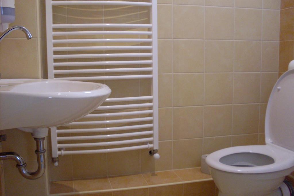Arena Kemping & Vendeghaz Hotel Budapest Bagian luar foto