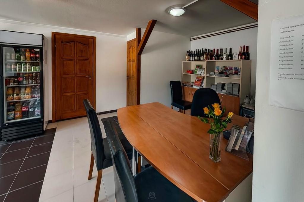 Arena Kemping & Vendeghaz Hotel Budapest Bagian luar foto